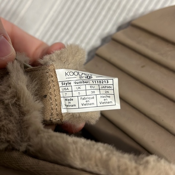 UGG slippers - Picture 3 of 3